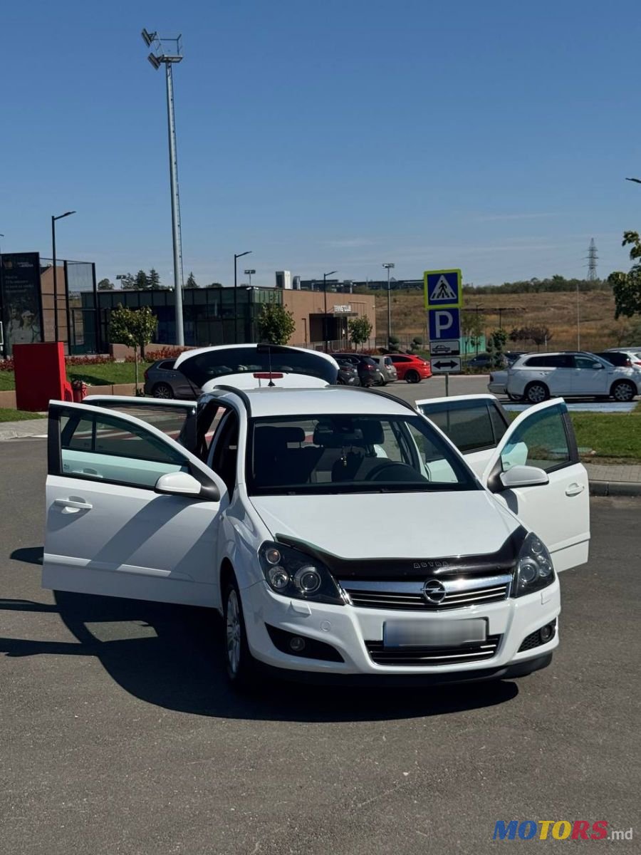 2009' Opel Astra photo #4