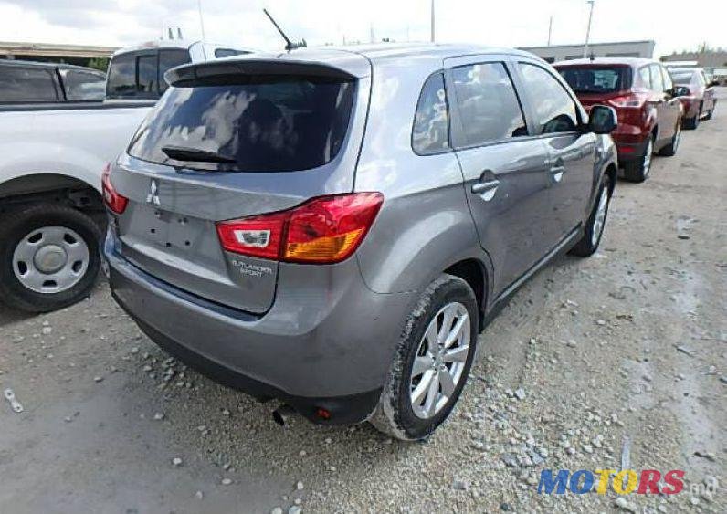 2014' Mitsubishi Outlander photo #2