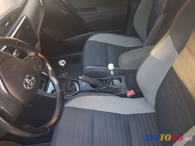 2015' Toyota Auris photo #4