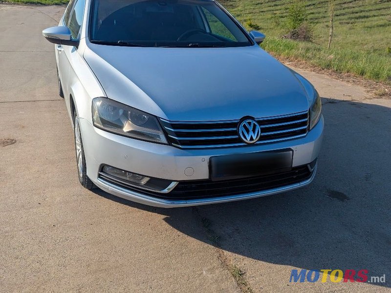 2010' Volkswagen Passat photo #1