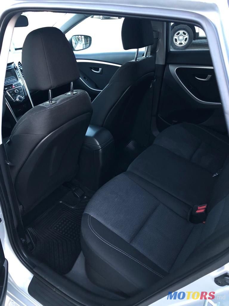 2012' Hyundai i30 photo #6