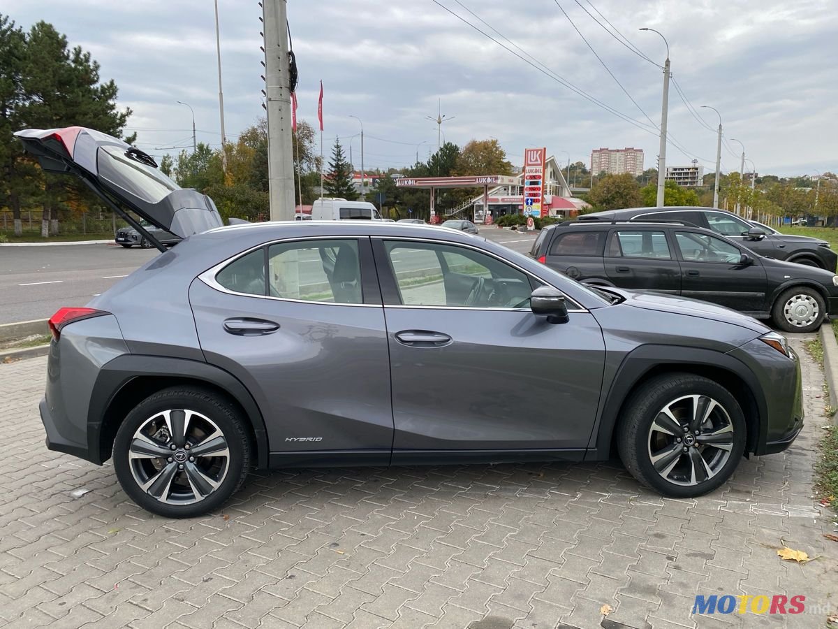 2021' Lexus UX photo #3