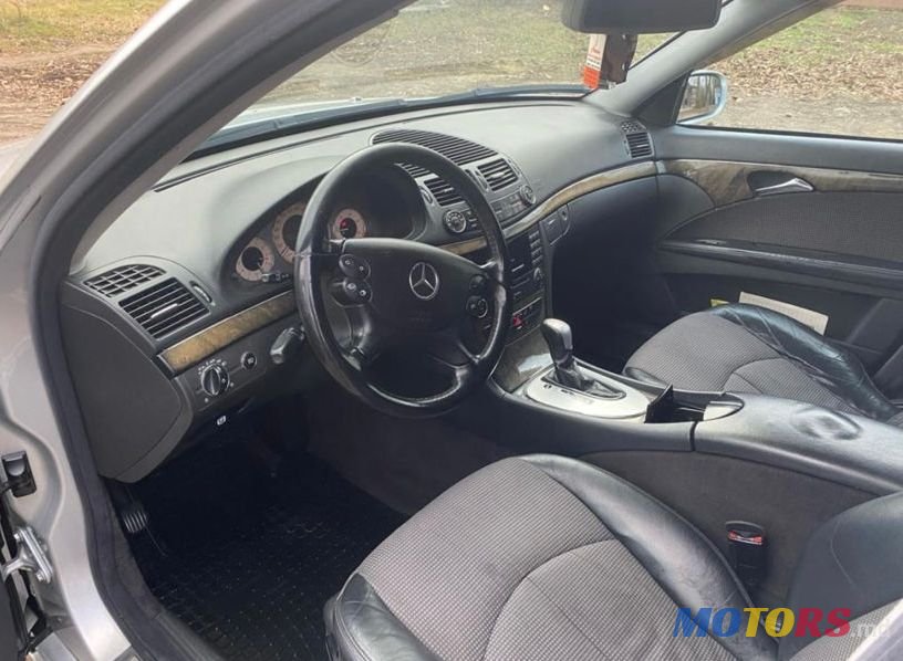 2005' Mercedes-Benz E-Class photo #3