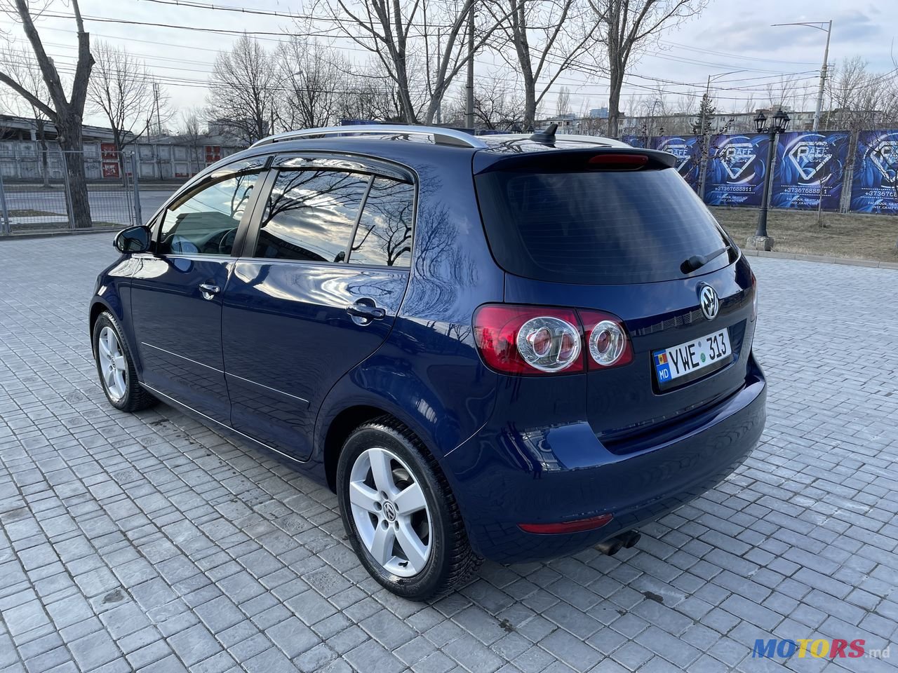 2011' Volkswagen Golf photo #3