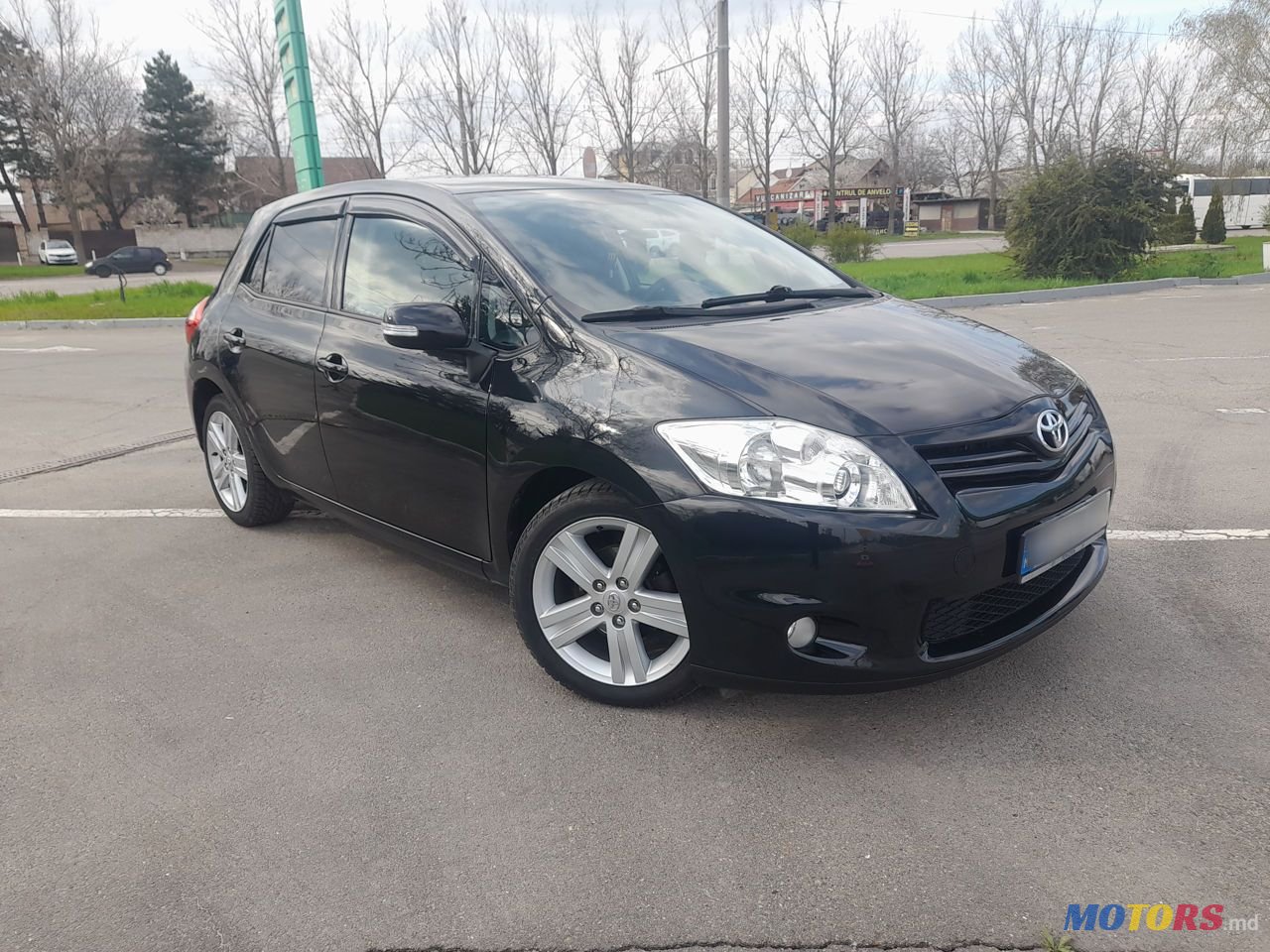 2011' Toyota Auris photo #3