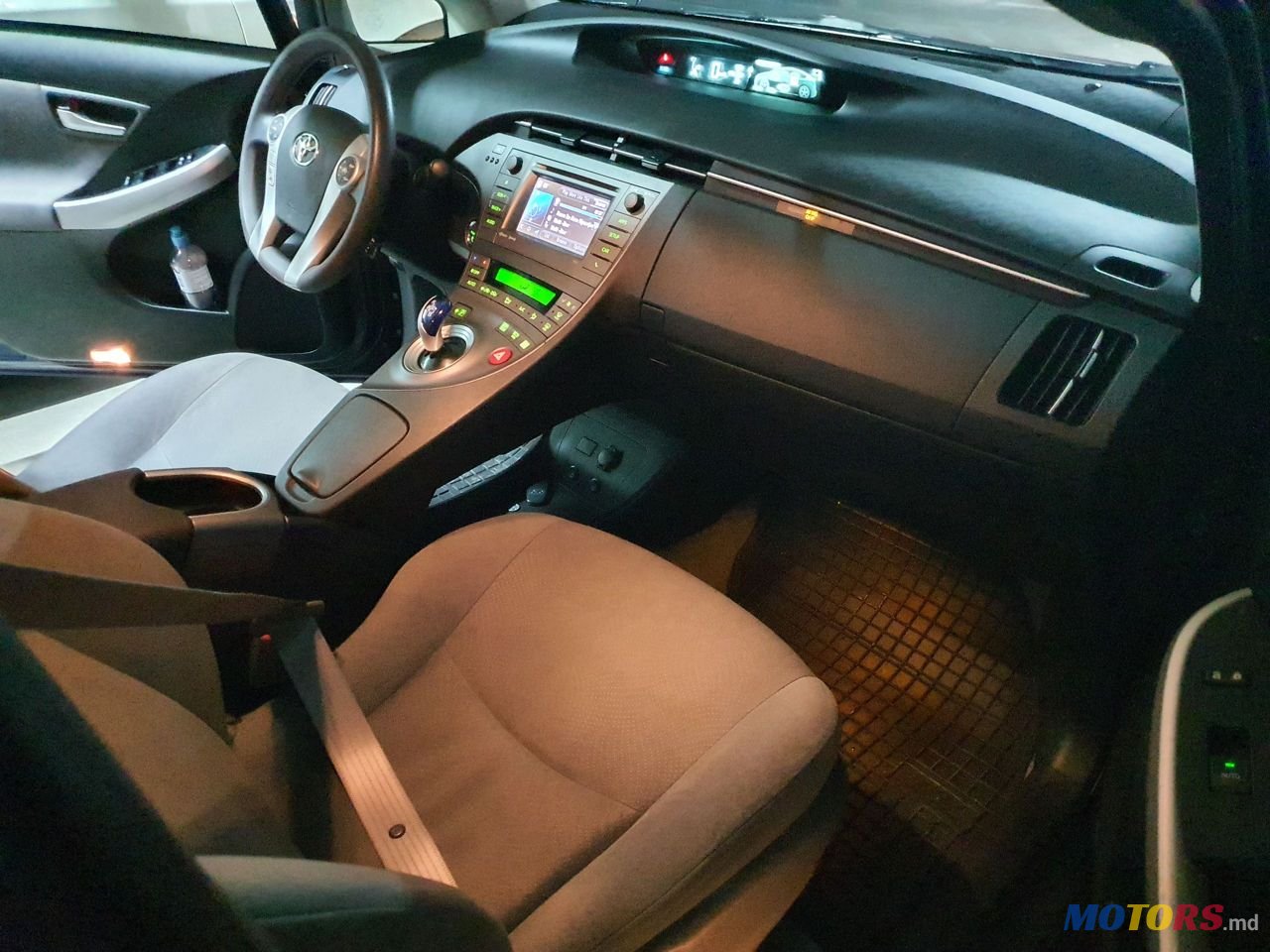 2012' Toyota Prius photo #5