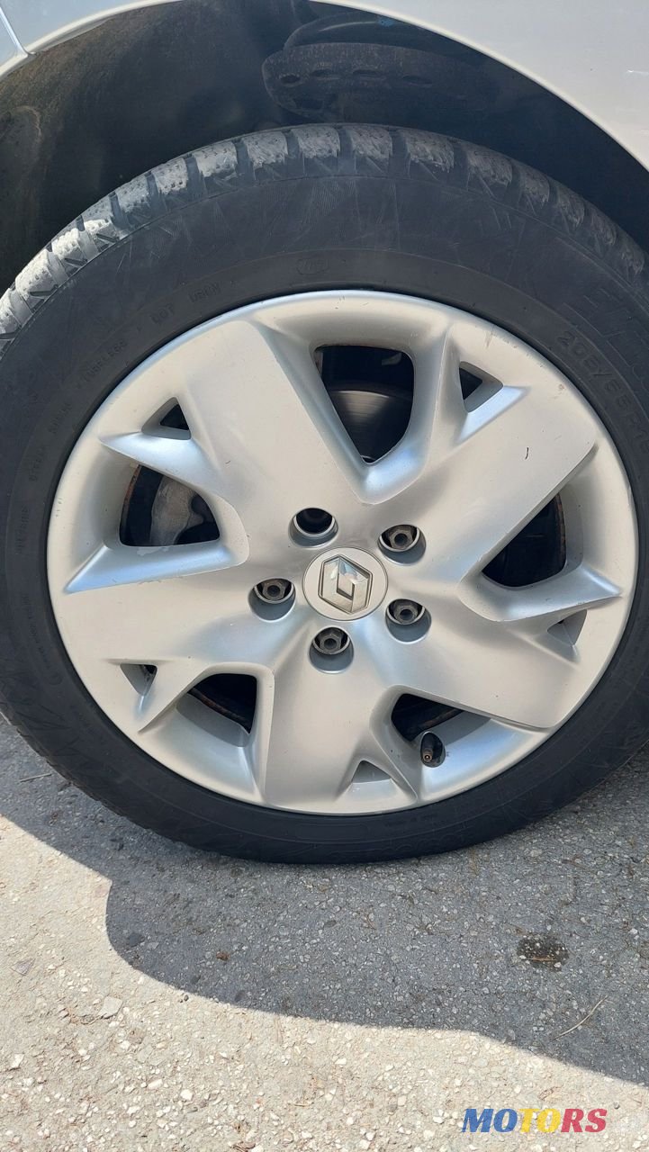 2012' Renault Megane photo #5