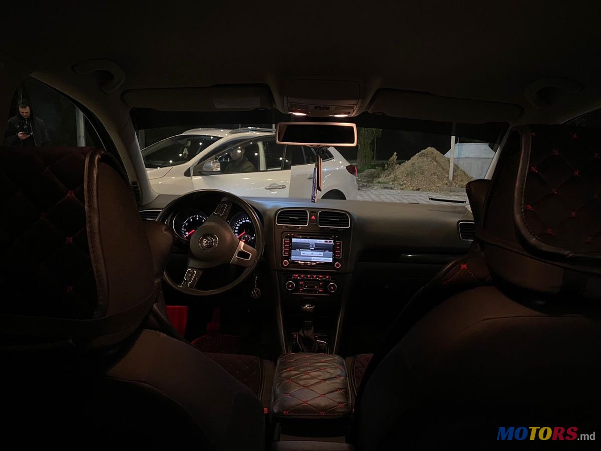 2011' Volkswagen Golf photo #1