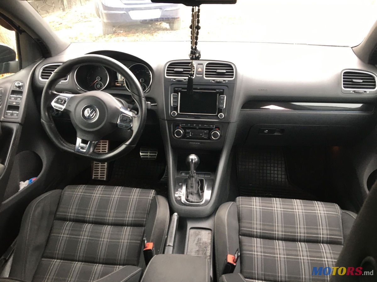 2009' Volkswagen Golf photo #5