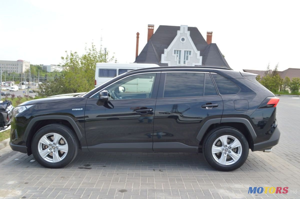 2020' Toyota RAV4 photo #3