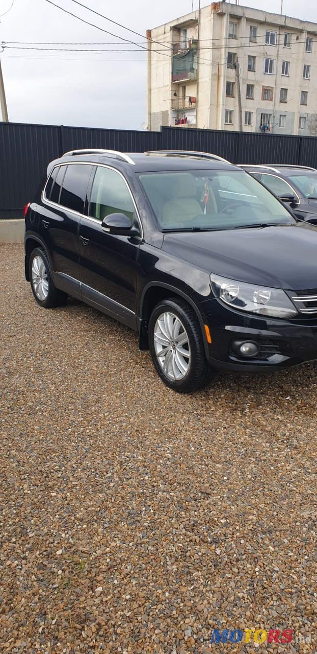 2012' Volkswagen Tiguan photo #2