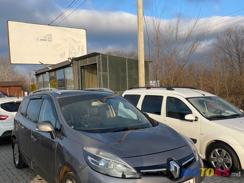 2015' Renault Grand Scenic photo #2