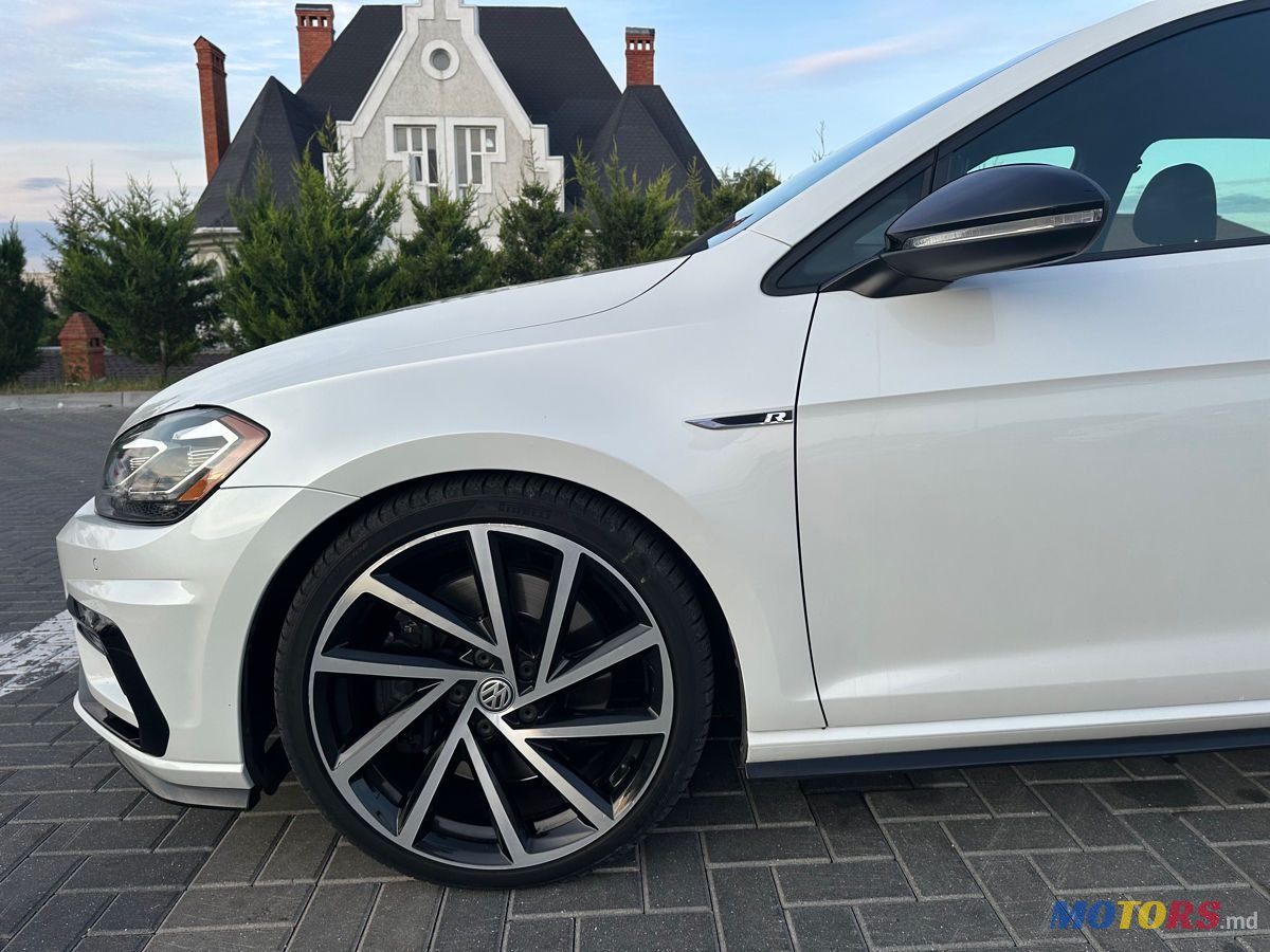 2018' Volkswagen Golf photo #6