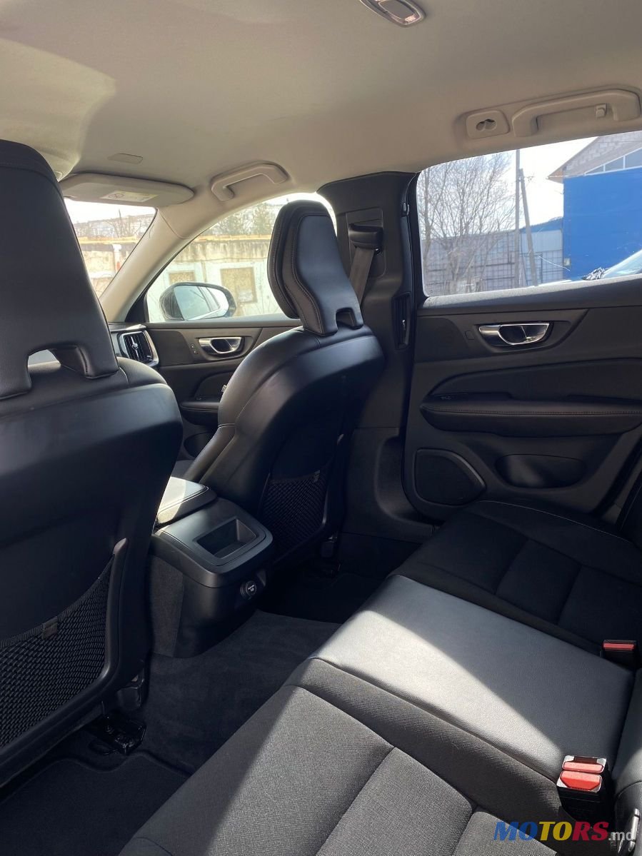 2019' Volvo V60 photo #6