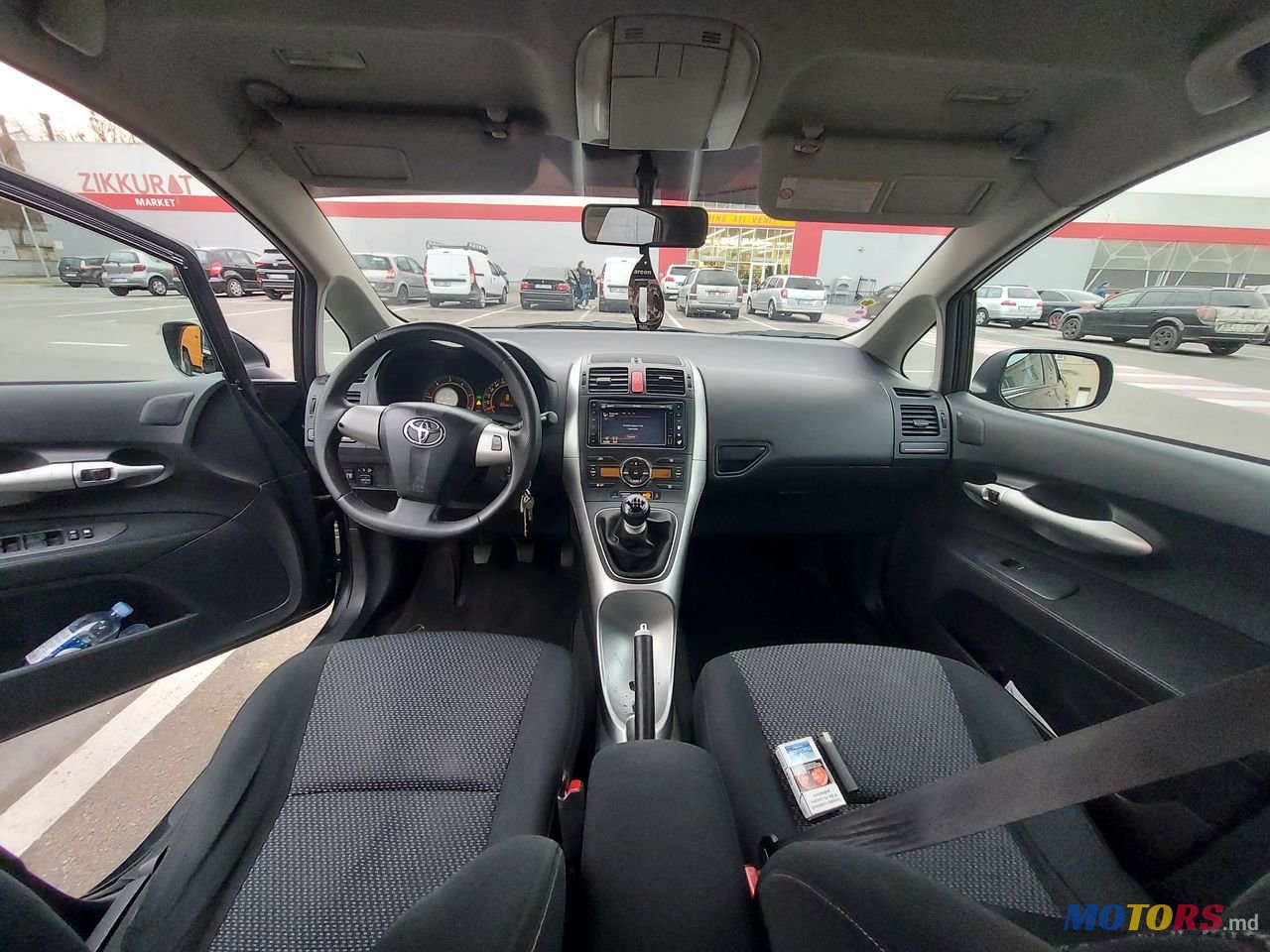 2011' Toyota Auris photo #4