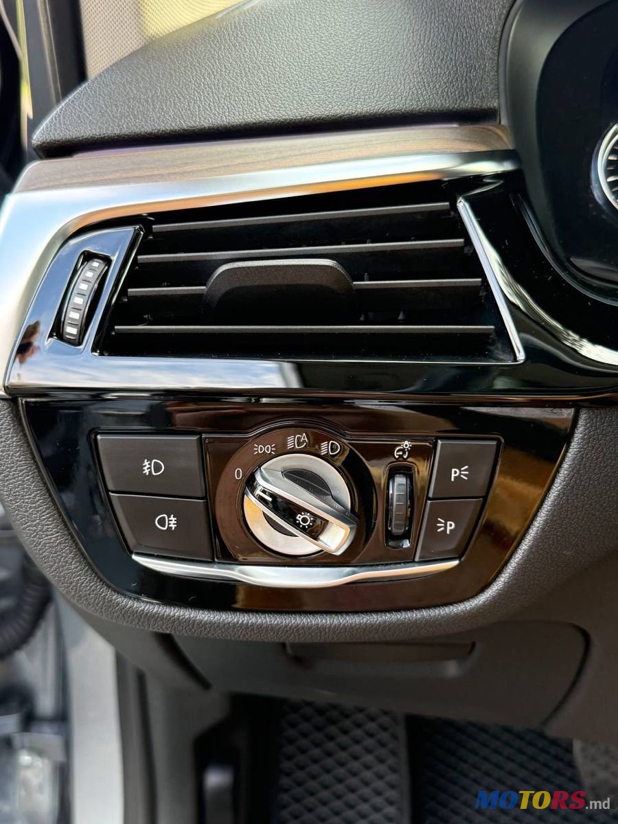 2018' BMW 5 Series photo #6