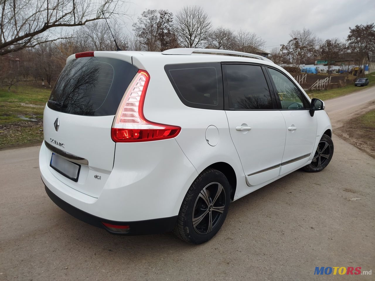 2012' Renault Grand Scenic photo #2