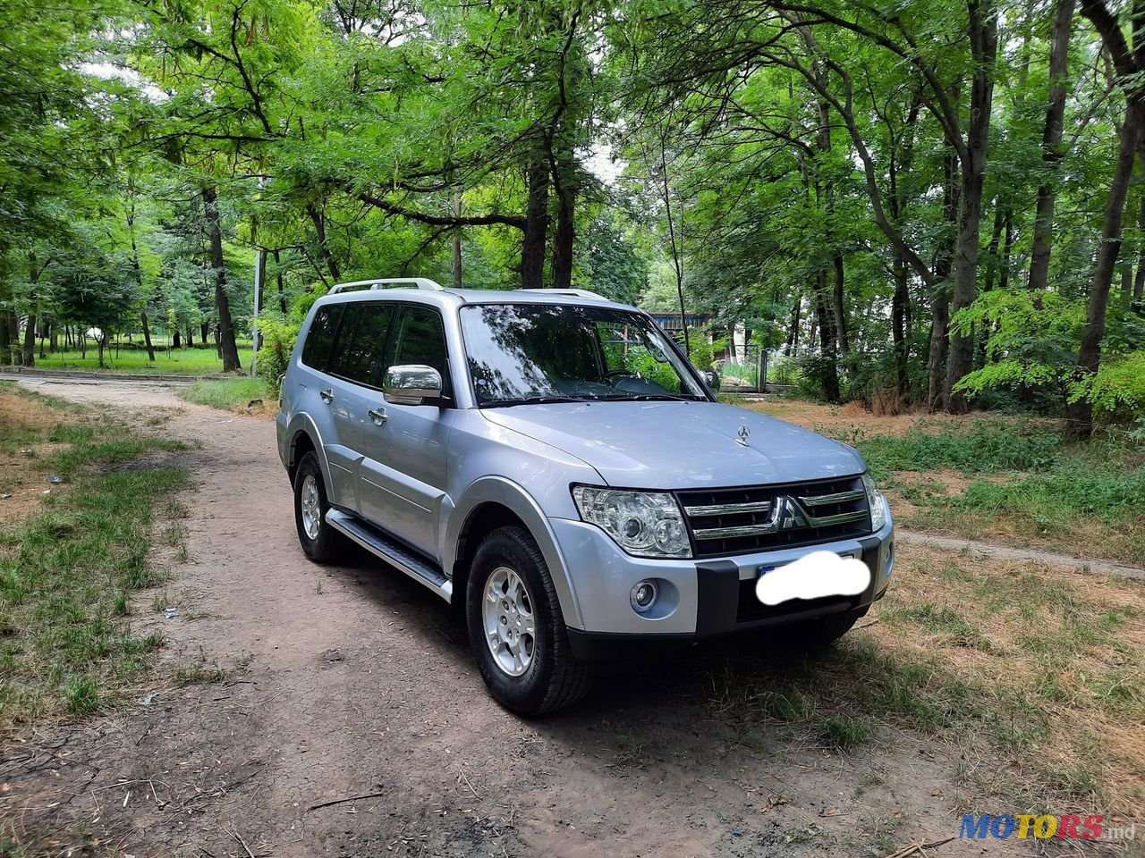 2007' Mitsubishi Pajero photo #3