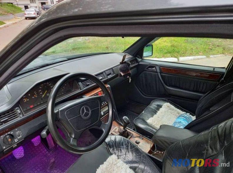 1995' Mercedes-Benz 124 photo #2