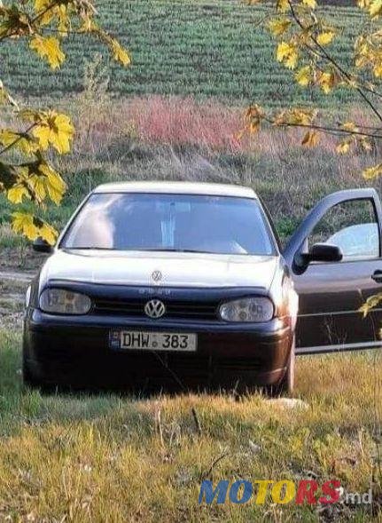 2002' Volkswagen Golf photo #1