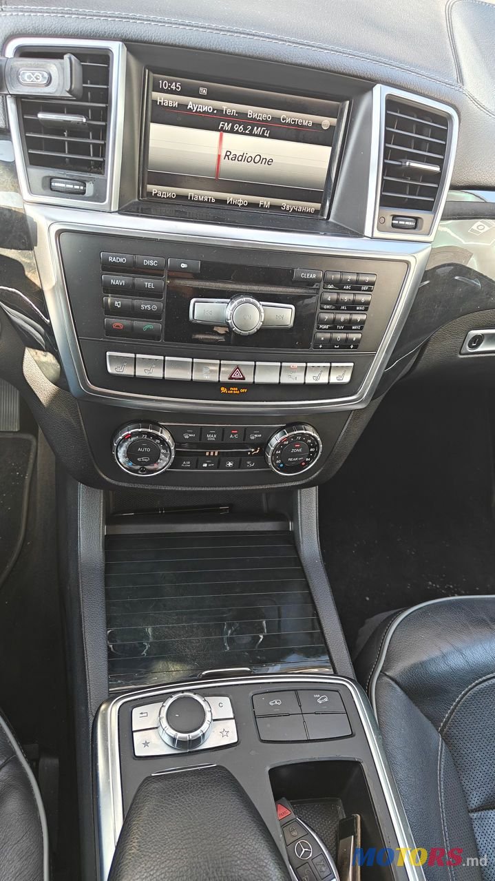 2014' Mercedes-Benz GL-Class photo #5