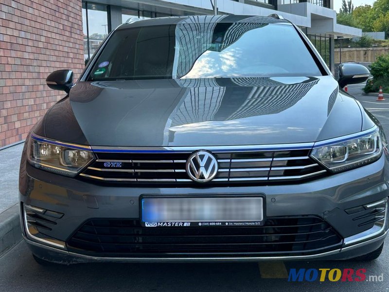 2016' Volkswagen Passat photo #1