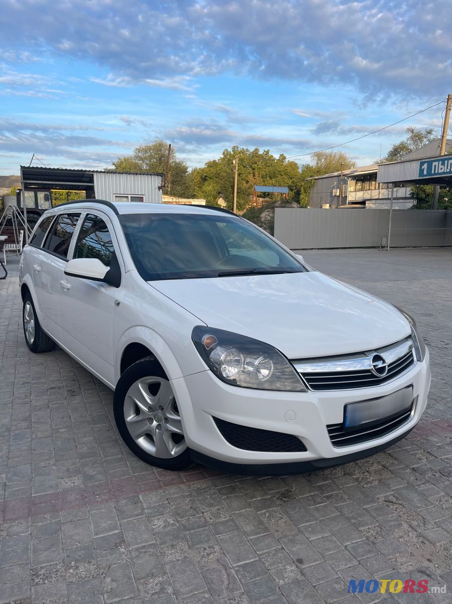 2010' Opel Astra photo #4