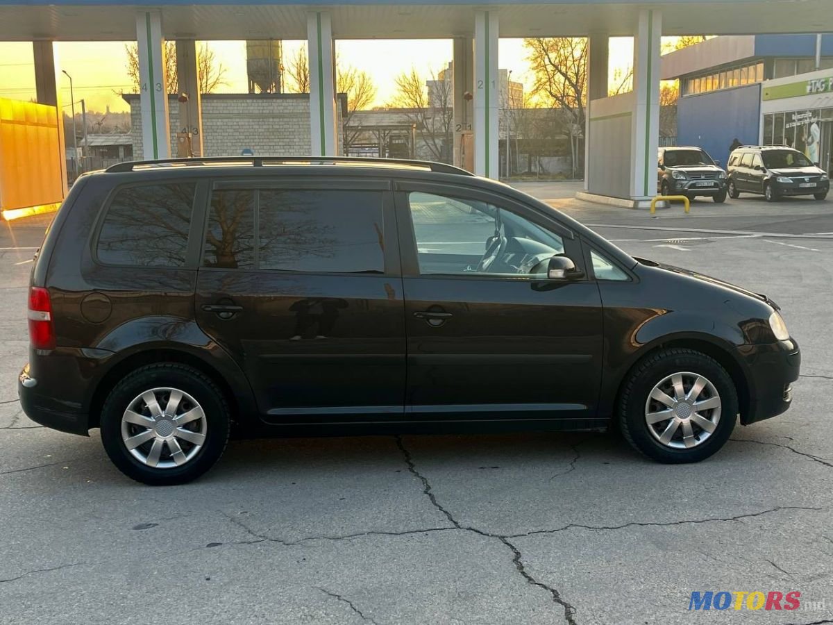 2004' Volkswagen Touran photo #6