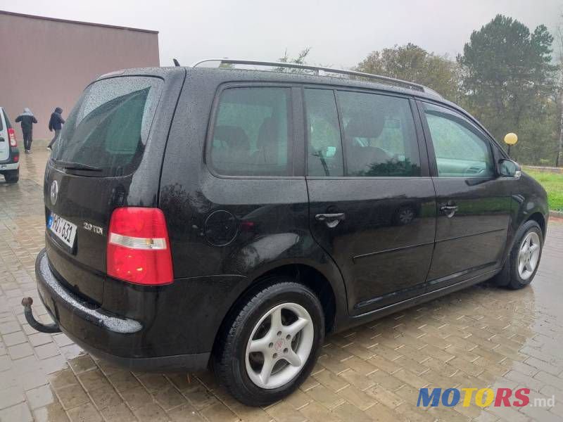 2005' Volkswagen Touran photo #3