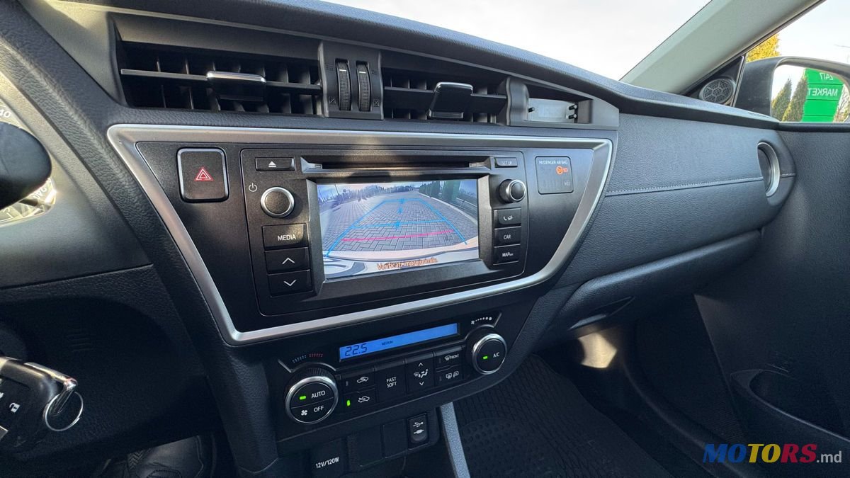 2015' Toyota Auris photo #5