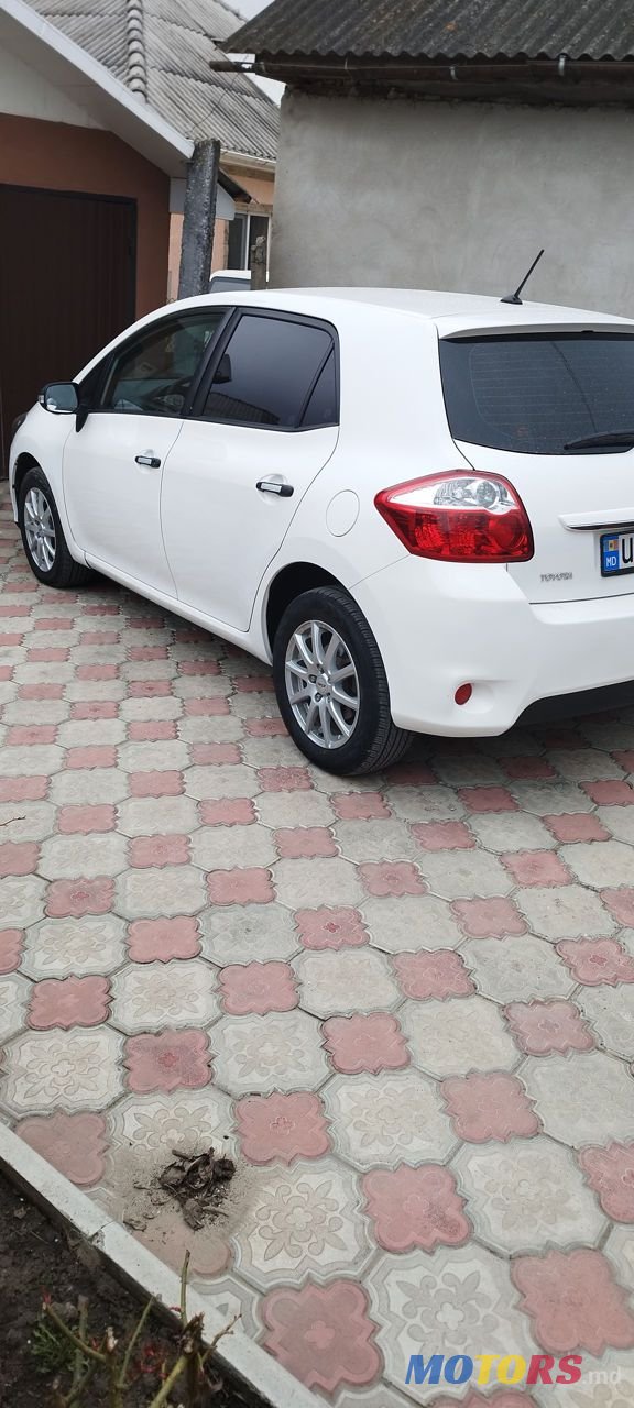 2010' Toyota Auris photo #2