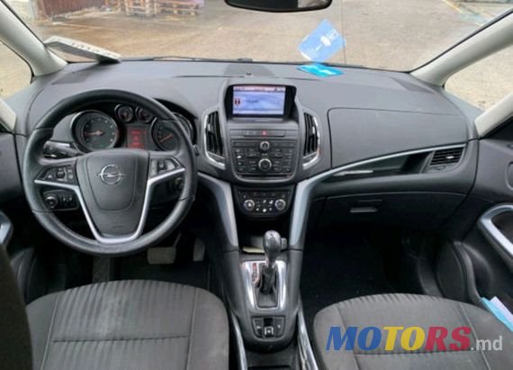 2012' Opel Zafira photo #6