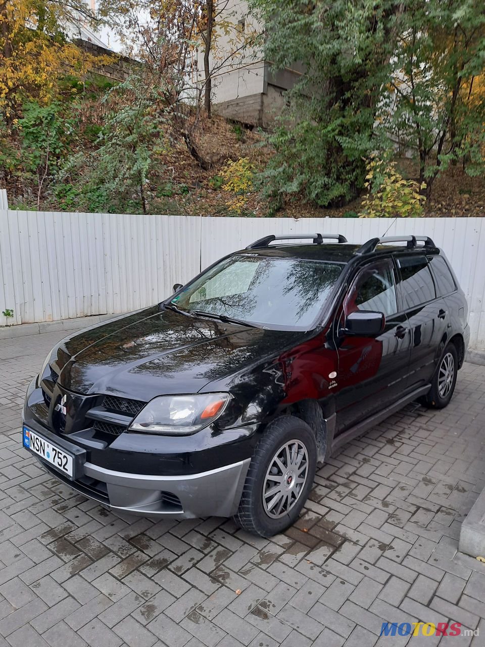 2004' Mitsubishi Outlander photo #1