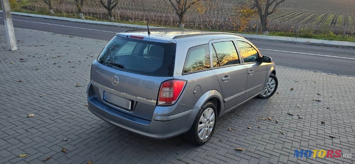 2008' Opel Astra photo #3