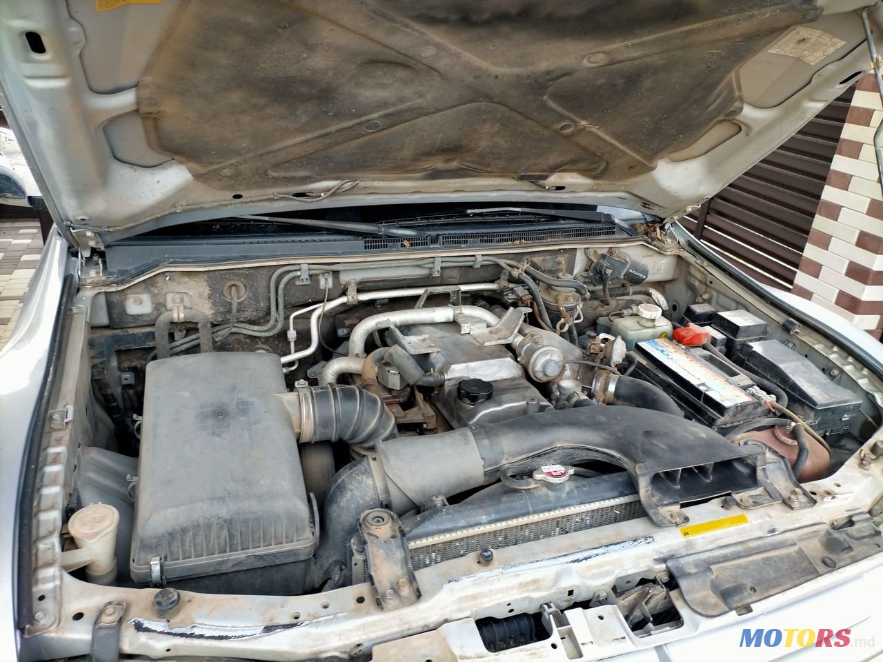 2002' Mitsubishi Pajero photo #3