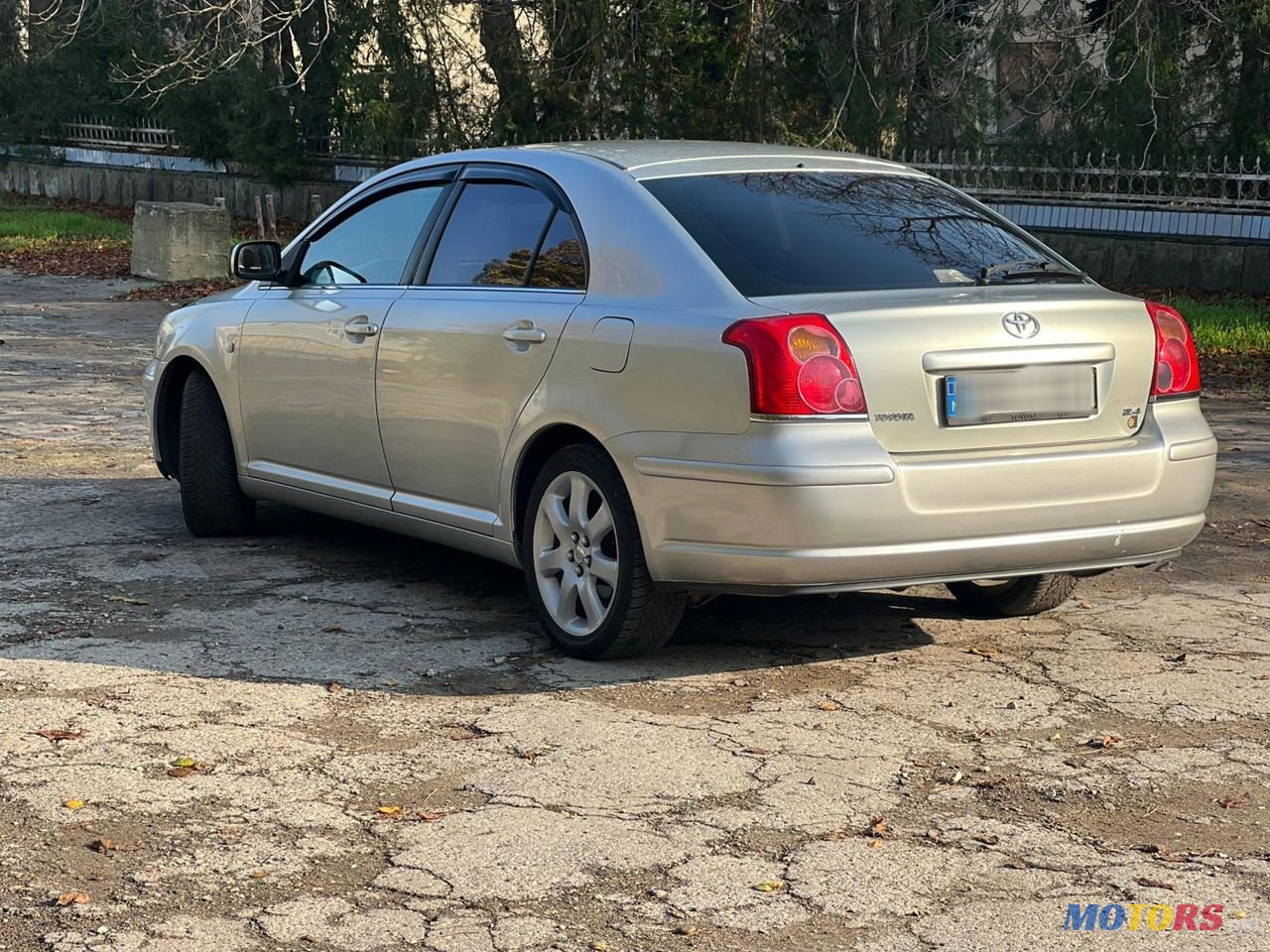 2004' Toyota Avensis photo #3