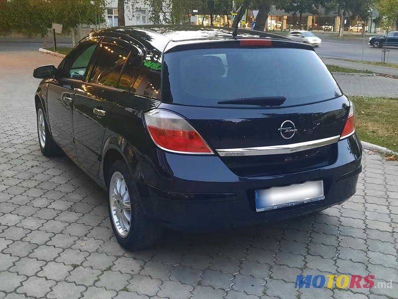 2006' Opel Astra photo #3