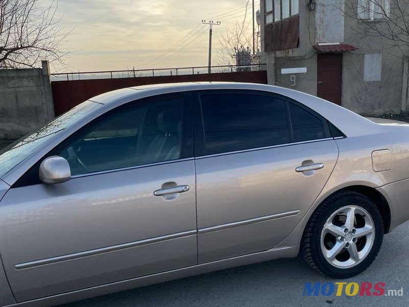 2005' Hyundai Sonata photo #6