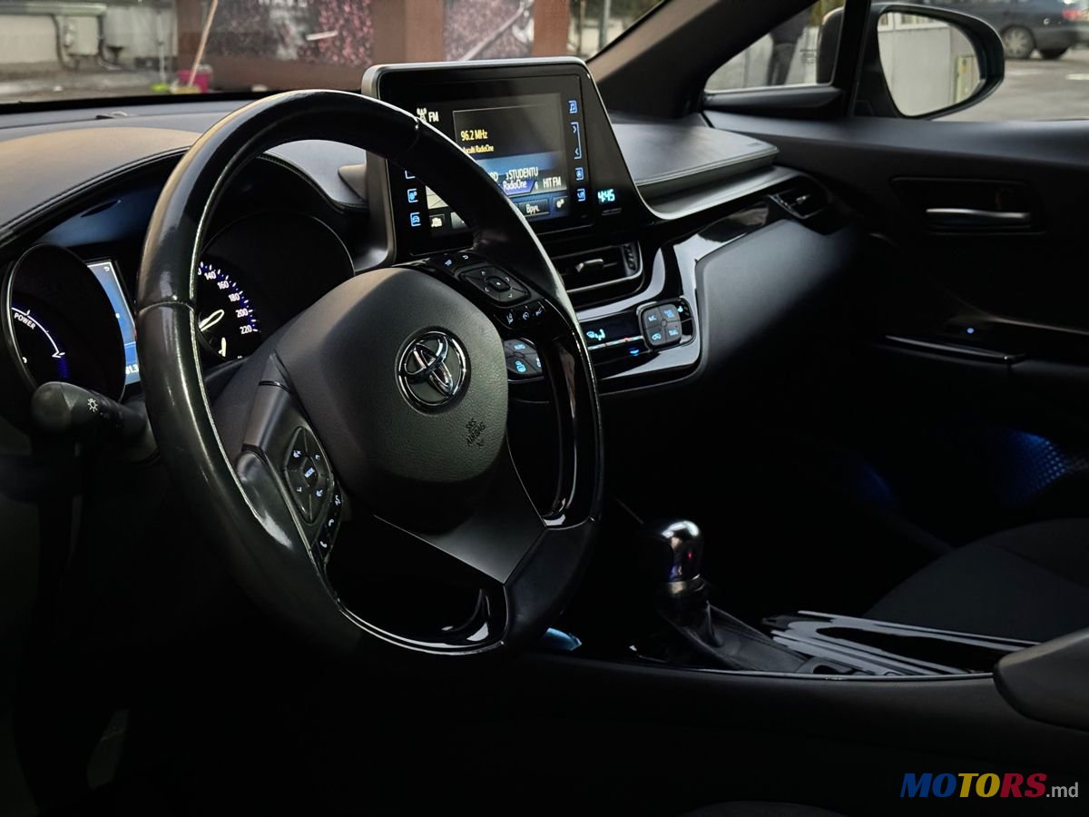 2018' Toyota C-HR photo #6