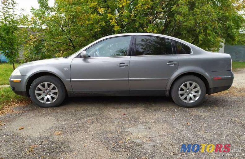 2002' Volkswagen Passat photo #1