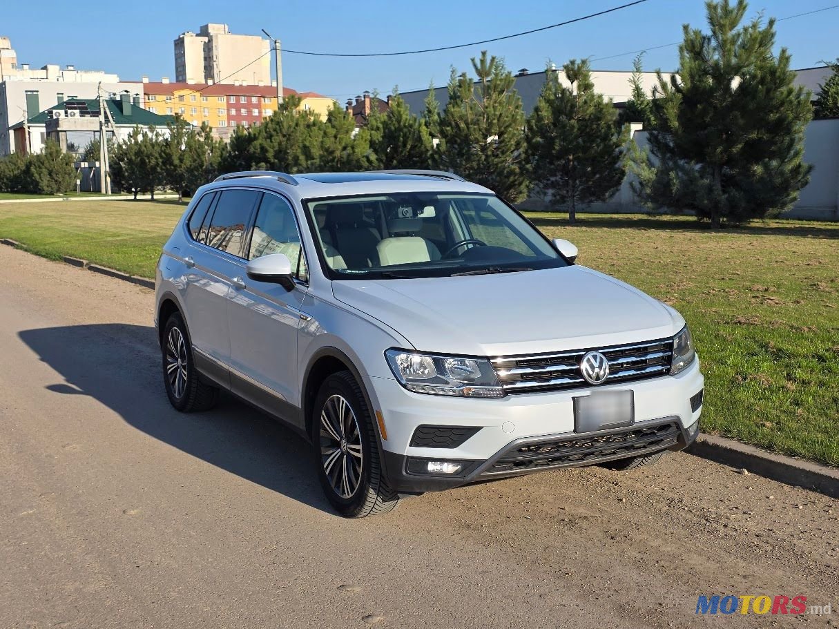 2017' Volkswagen Tiguan photo #1