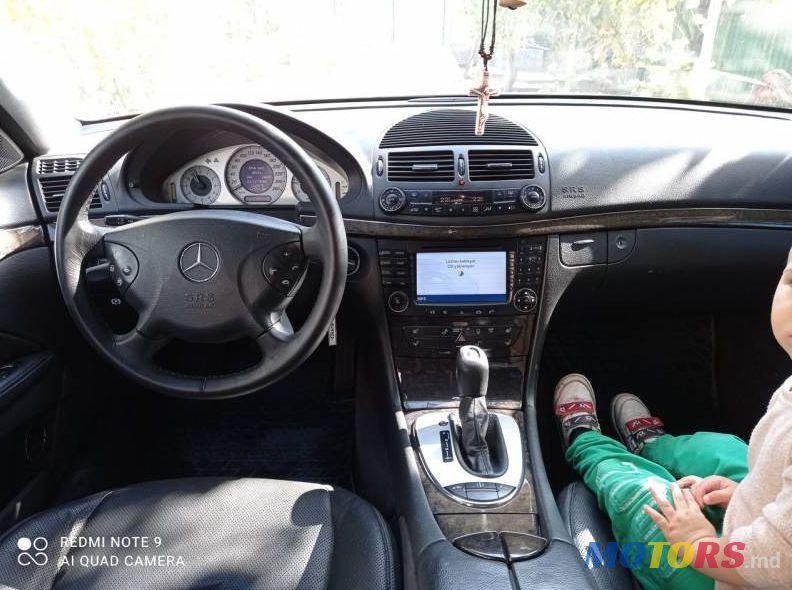 2004' Mercedes-Benz E photo #2