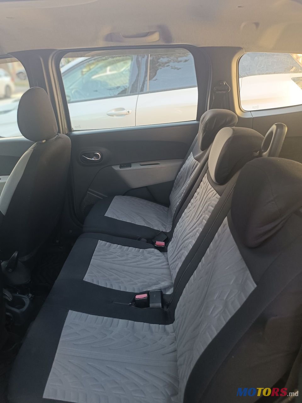 2012' Dacia Lodgy photo #4