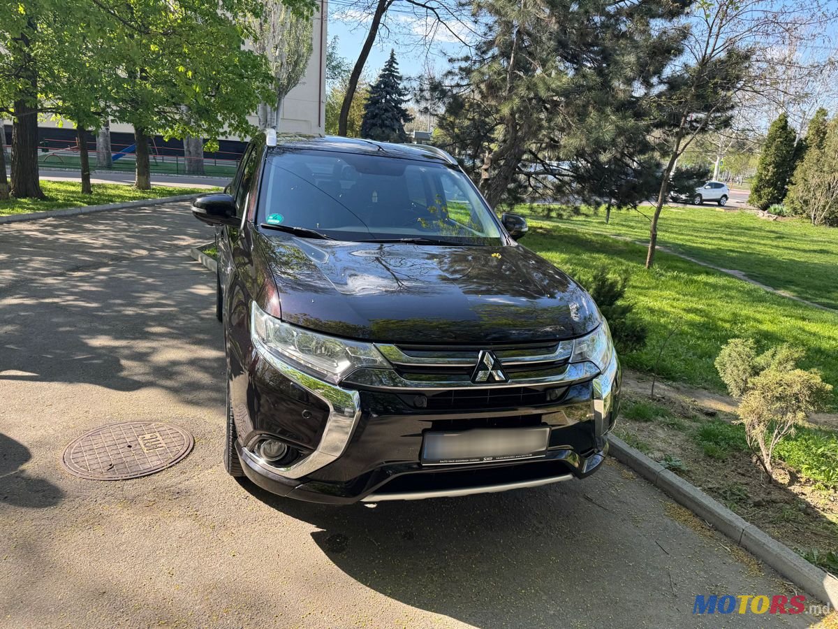 2015' Mitsubishi Outlander photo #6