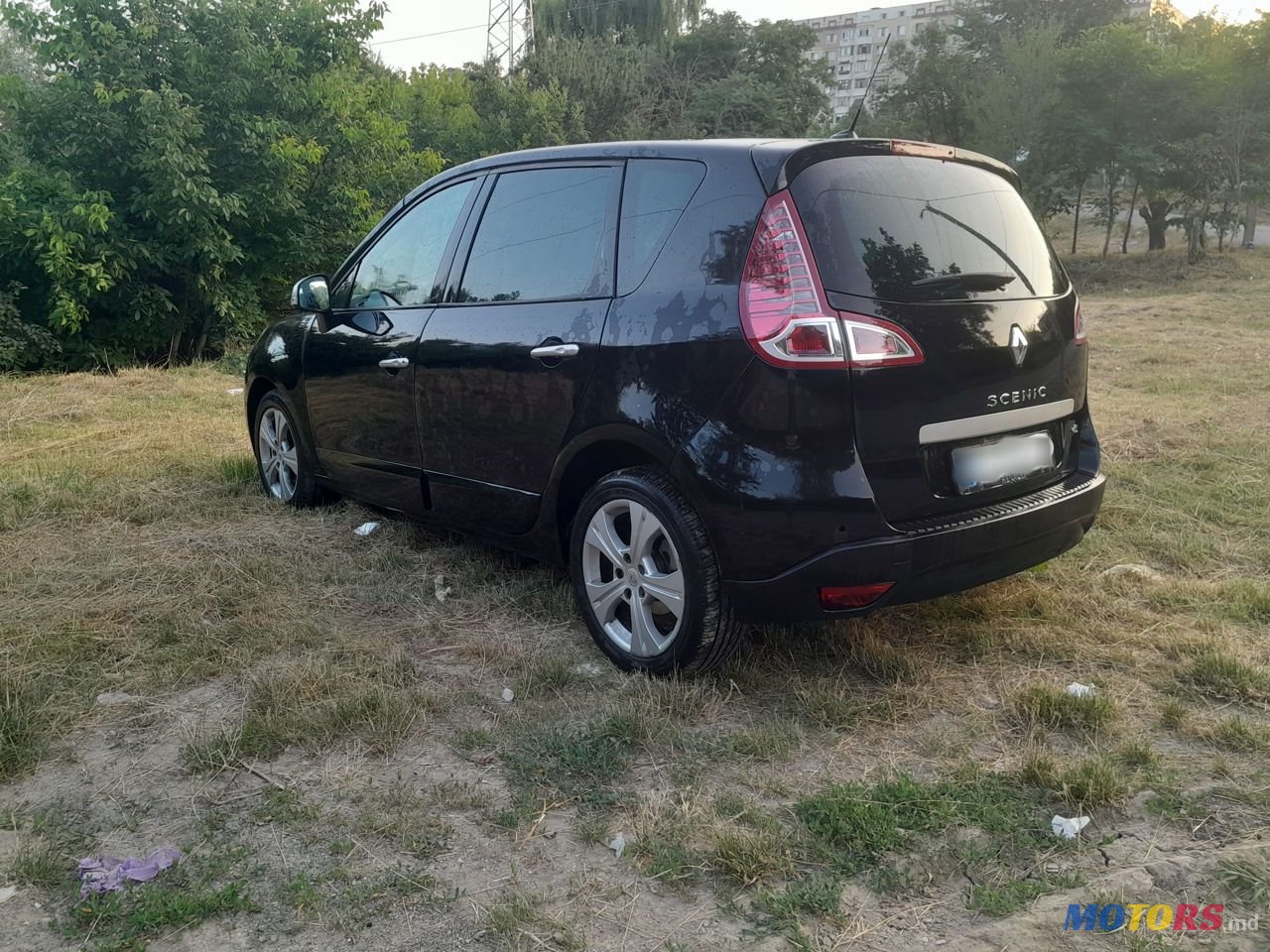 2011' Renault Scenic photo #5
