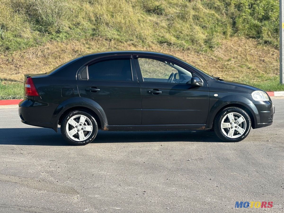 2010' Chevrolet Aveo photo #2