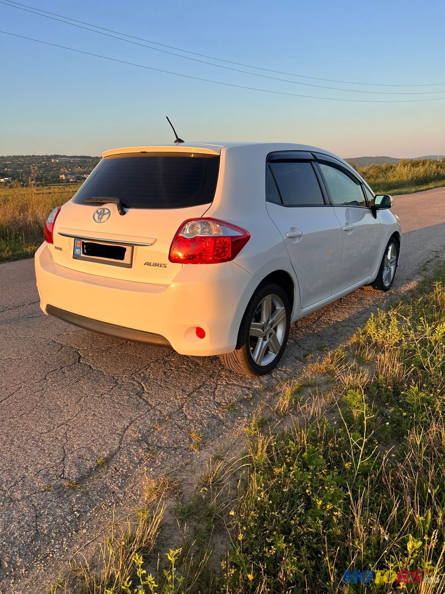2010' Toyota Auris photo #5