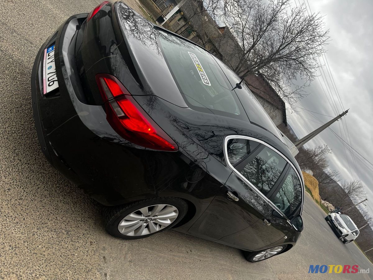 2013' Opel Astra photo #3