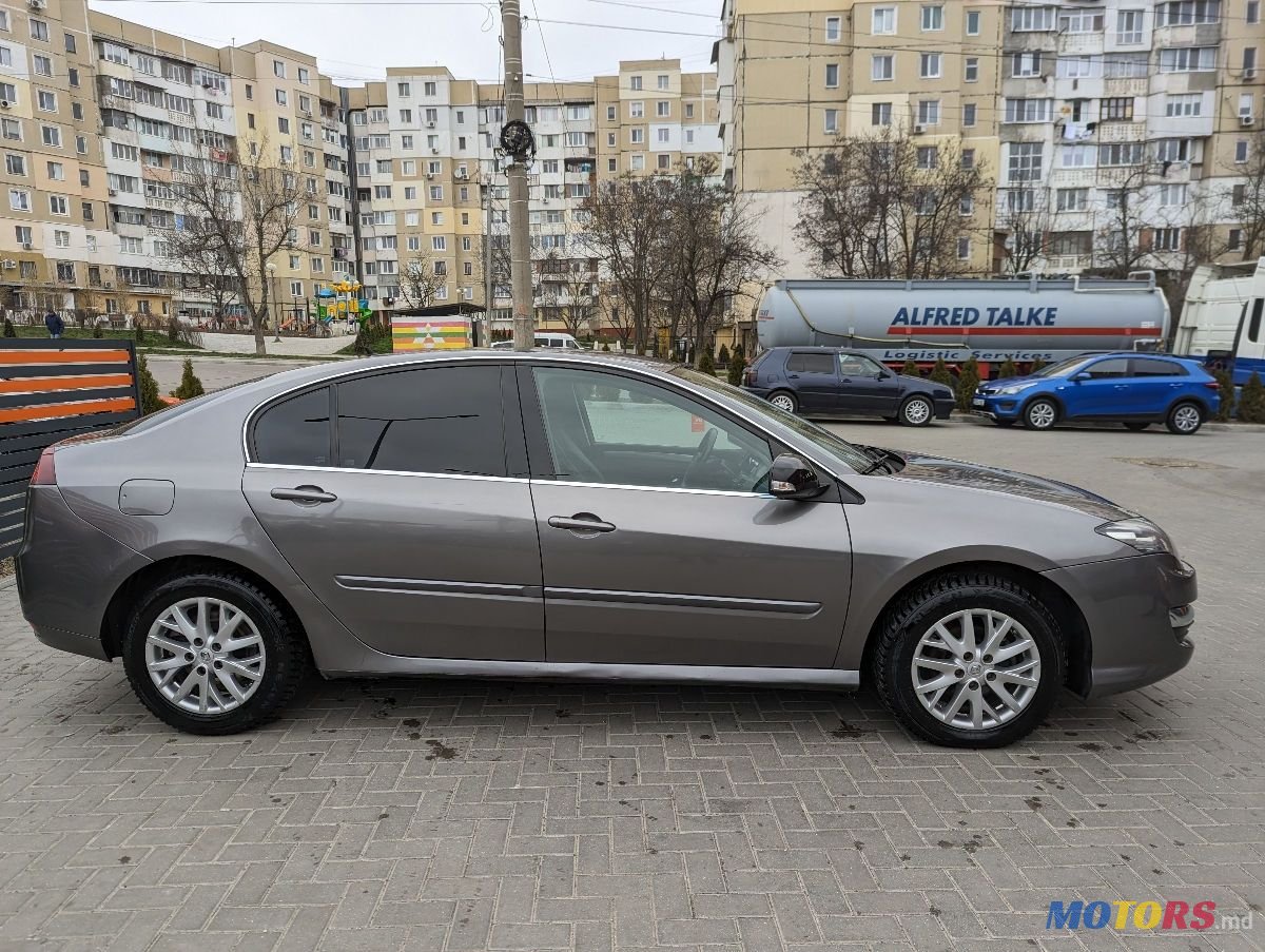 2015' Renault Laguna photo #4