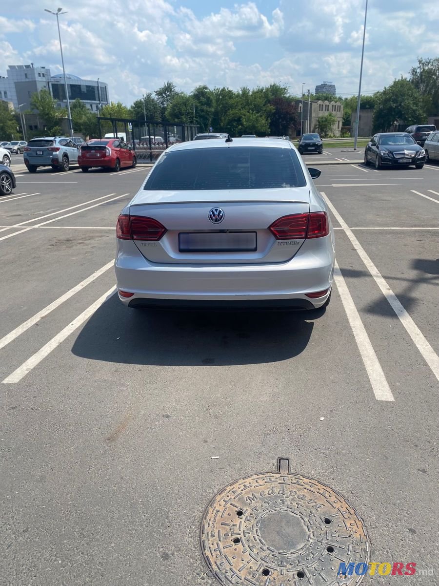 2012' Volkswagen Jetta photo #4